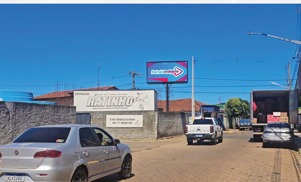 Painel de LED em frente ao Depósito do Ratinho, em Itaberaí