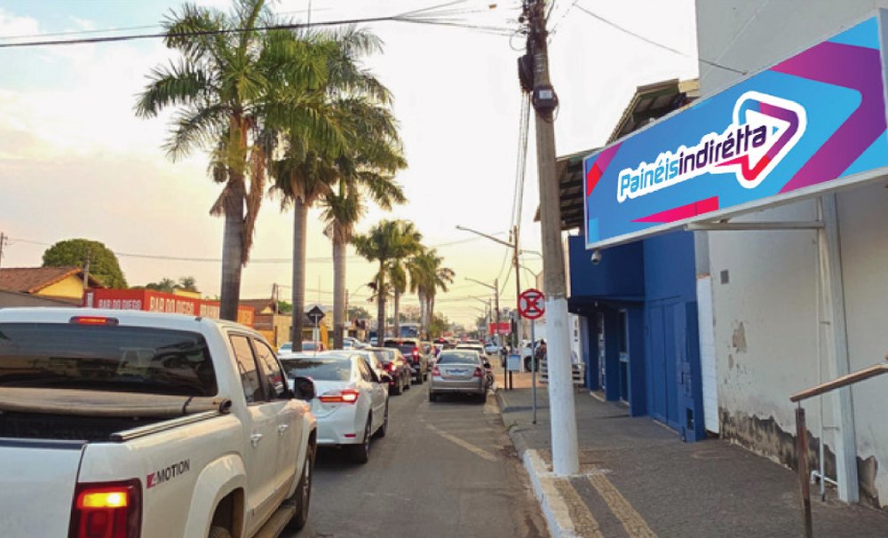 Painel de LED em frente à New Way, em Itaberaí