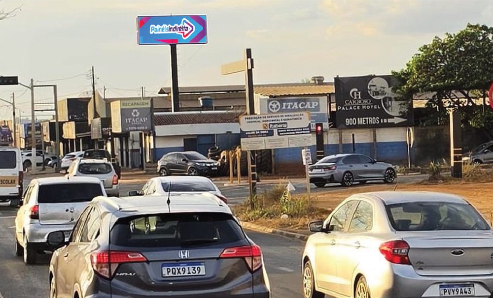 Painel de LED na Avenida Goiás, no semáforo do trevo, em Itaberaí